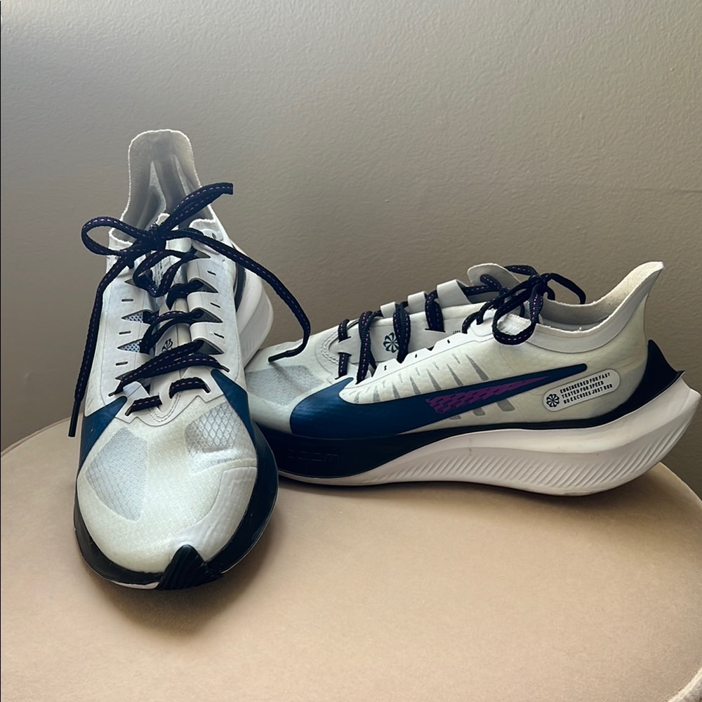 Nike White and Navy Zoom Gravity Athletic Sneakers